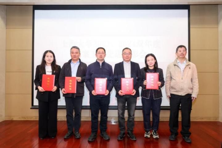 3882A3BBDBE5B1A44E80B0B2DF7_EBCACD43_A5D3