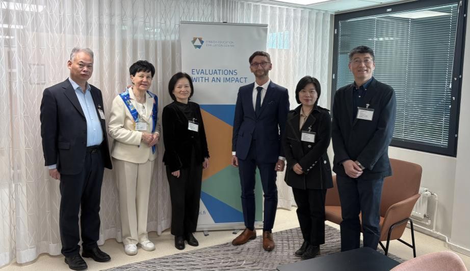 B97A92AA015E90D2583840FFB88_748C9F66_14961