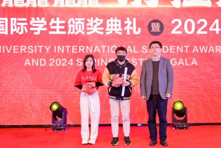 7EB8B9C760859C5124D018A1AEF_CE4B8B8C_F595